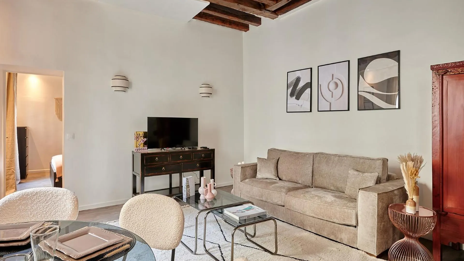 Apartment Center Of Paris By Studio Prestige