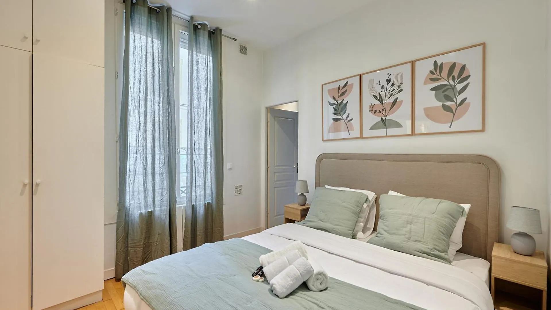 Apartment Center Of Paris By Studio Prestige France