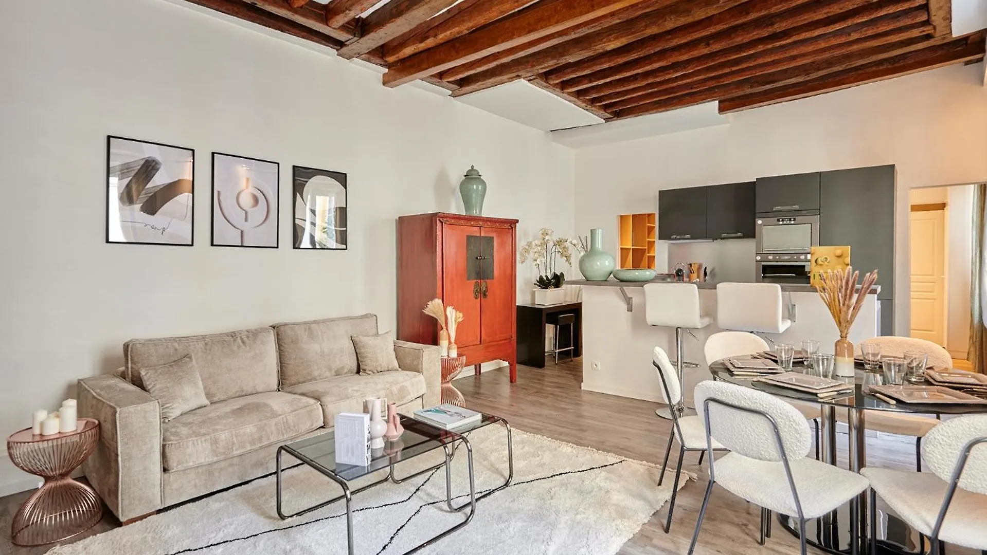 Apartment Center Of Paris By Studio Prestige location